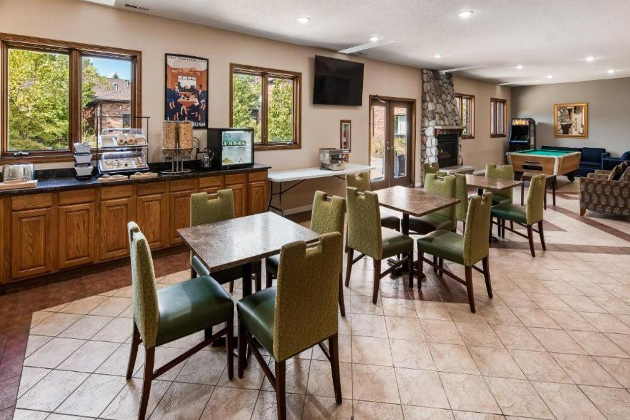 Bliss Point Inn & Suites New Buffalo Buitenkant foto